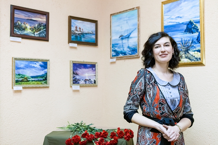 «С любовью к России, родному городу и к вам» - так называется персональная выставка профессиональной художницы Милены КЕЛЛЕР, экспонирующаяся сейчас в фойе городского Центра культуры